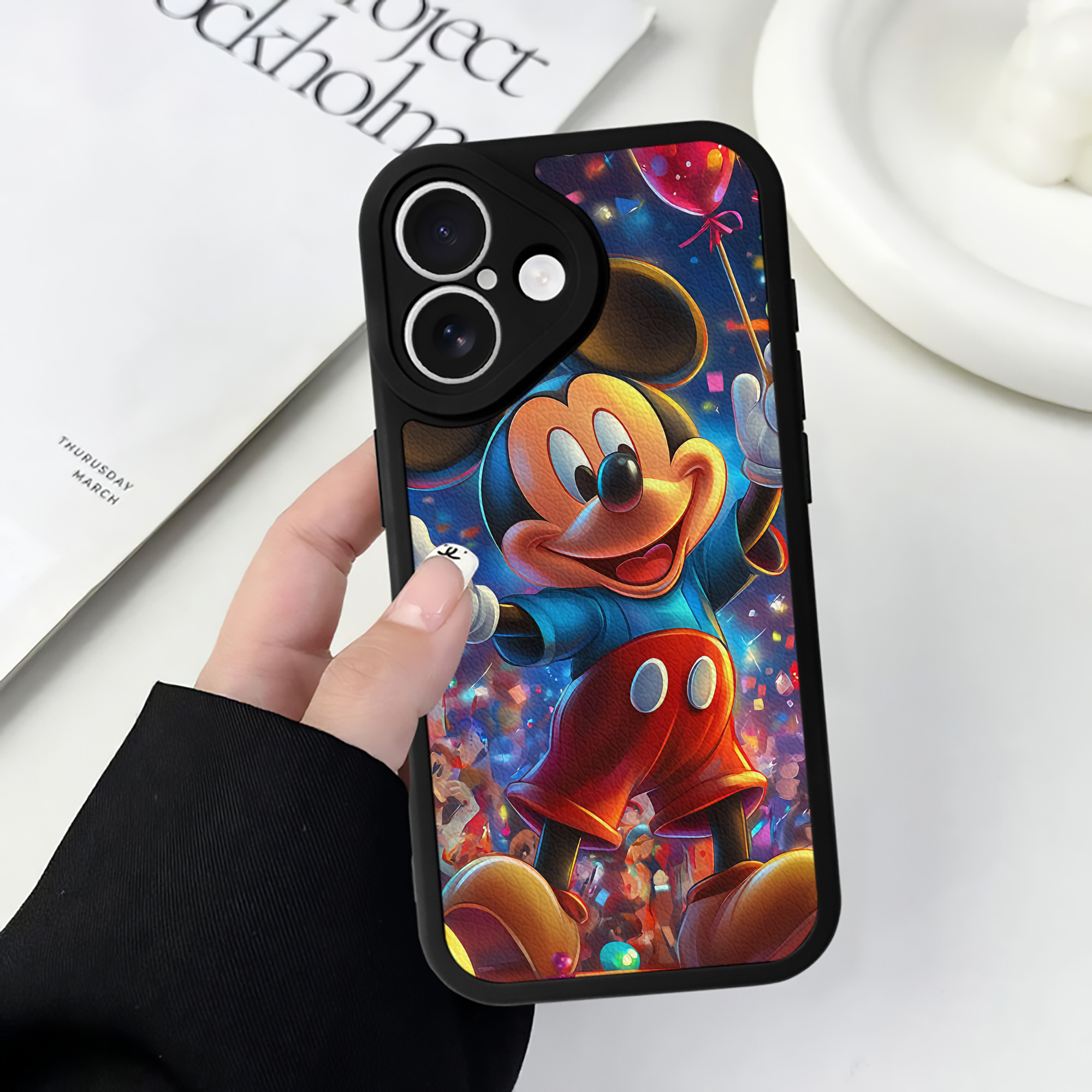 （画像用） ミッキーマウス Mickey Mouse 【iPhone 16シリーズ対応】シリコンスマホケース（レザー調） 材質：シリコン